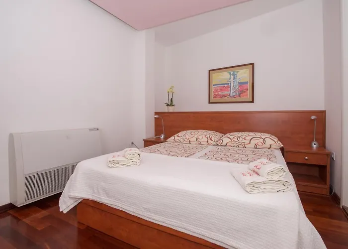 Marcela Apartman *